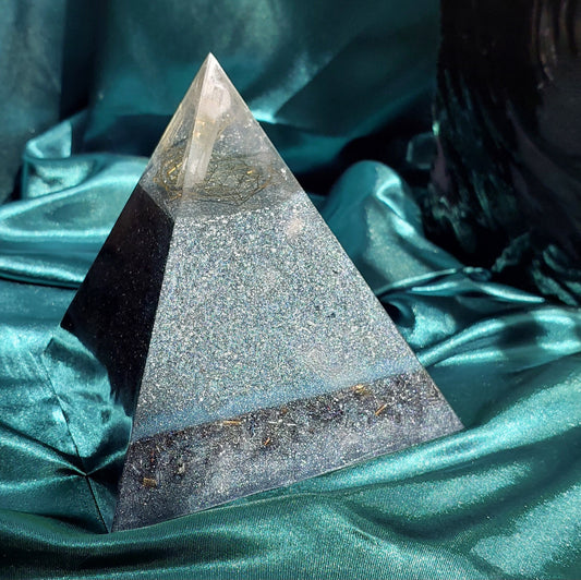 Blue Radiance - Orgonite Pyramid with Quartz Points & Sacred Geometry