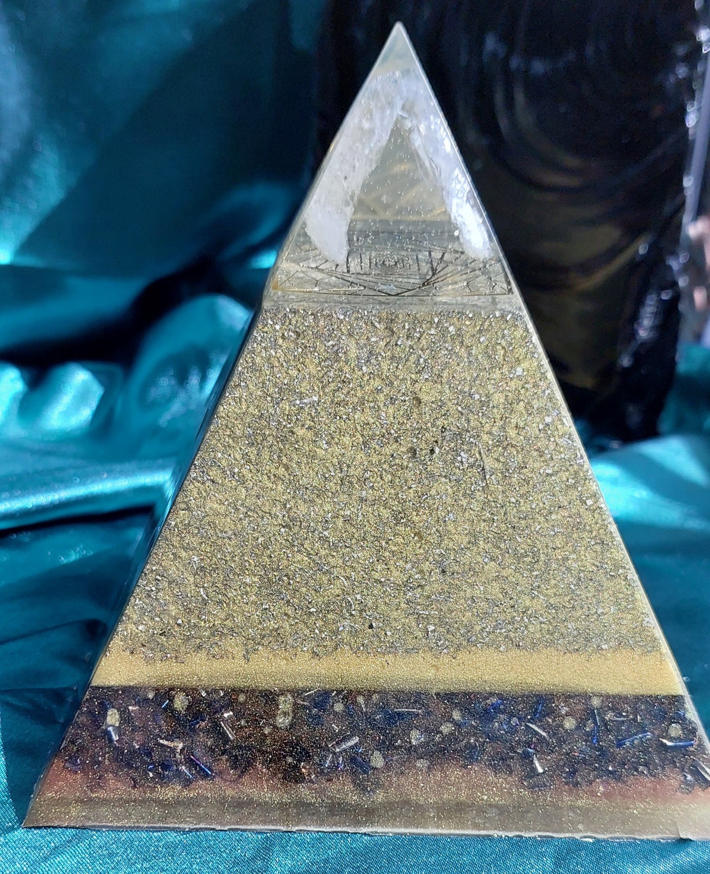 Golden Radiance - Orgonite Pyramid with Quartz Points & Sacred Geometry