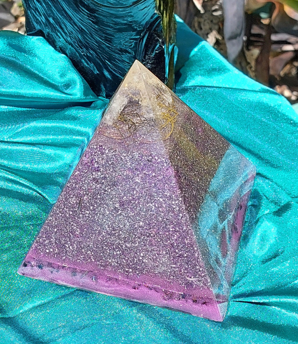 Purple Radiance - Orgonite Pyramid with Quartz Points & Sacred Geometry