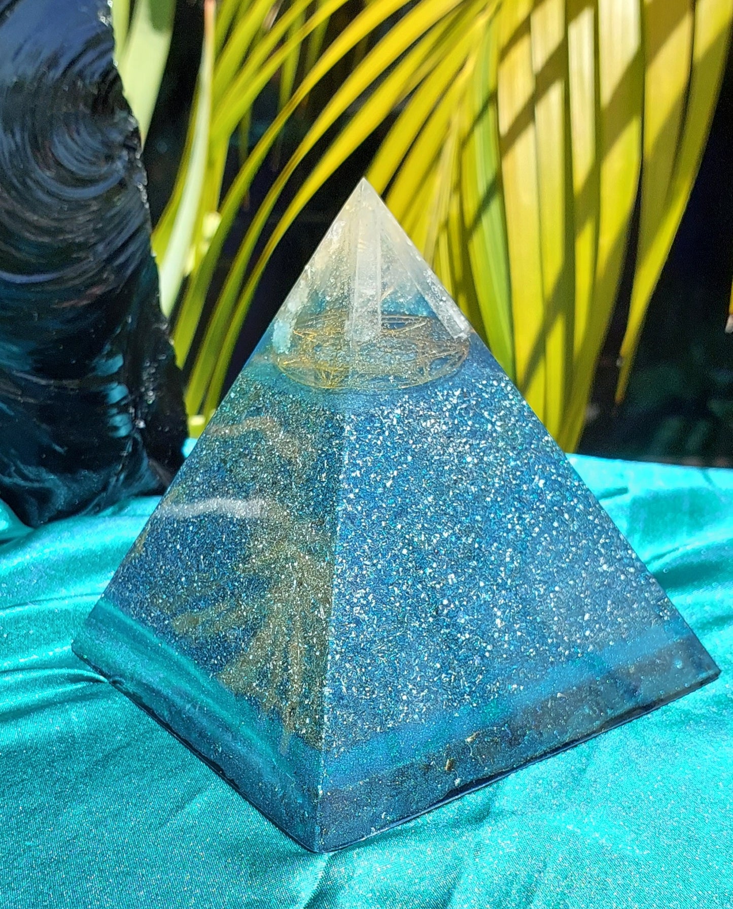 Green Radiance - Orgonite Pyramid with Quartz Points & Sacred Geometry