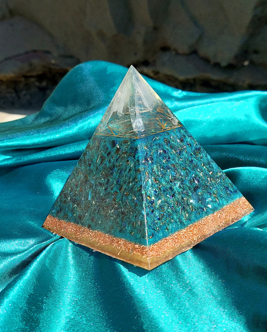 Green Copper Radiance - Orgonite Pyramid with Quartz Points & Sacred Geometry