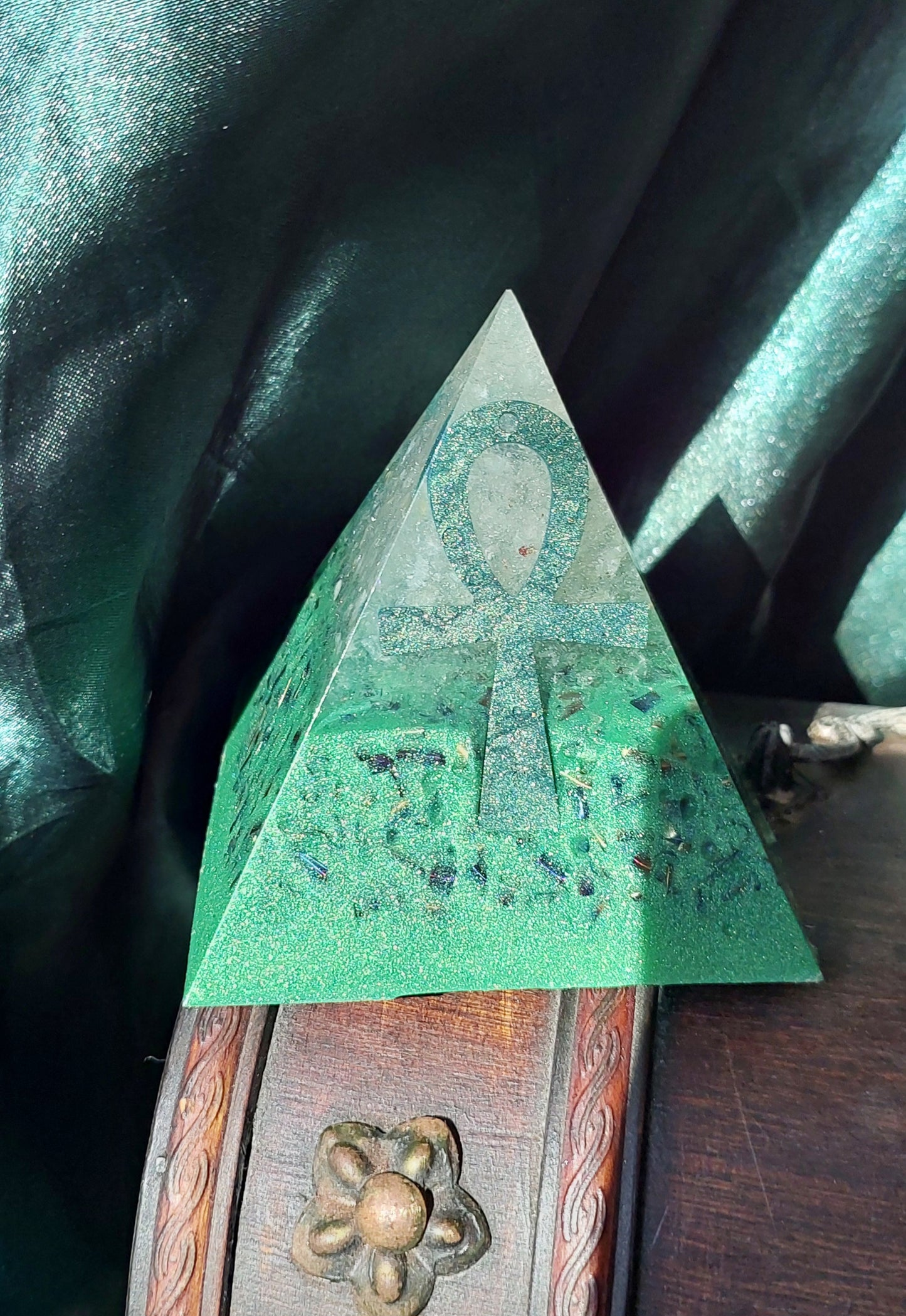 Mini Green Symbol Orgonite Pyramid - The Ankh & the Snake