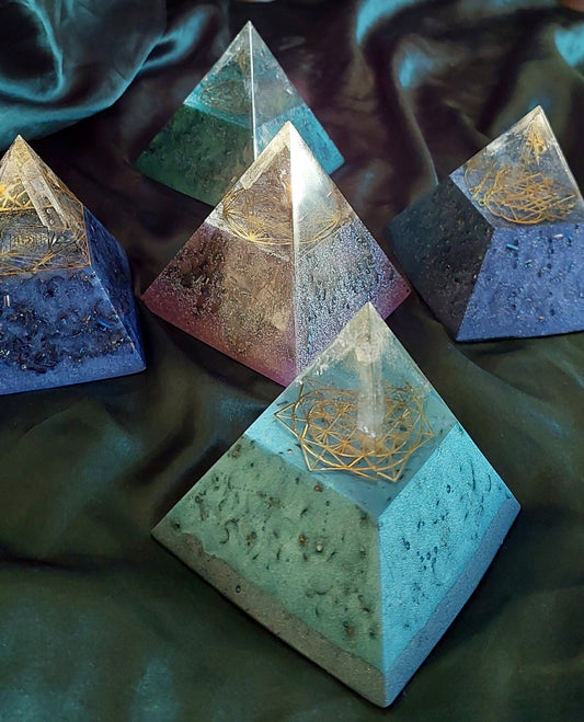 Mini Orgonite Pyramid with Quartz Points - Different styles available - The Soulful Garden